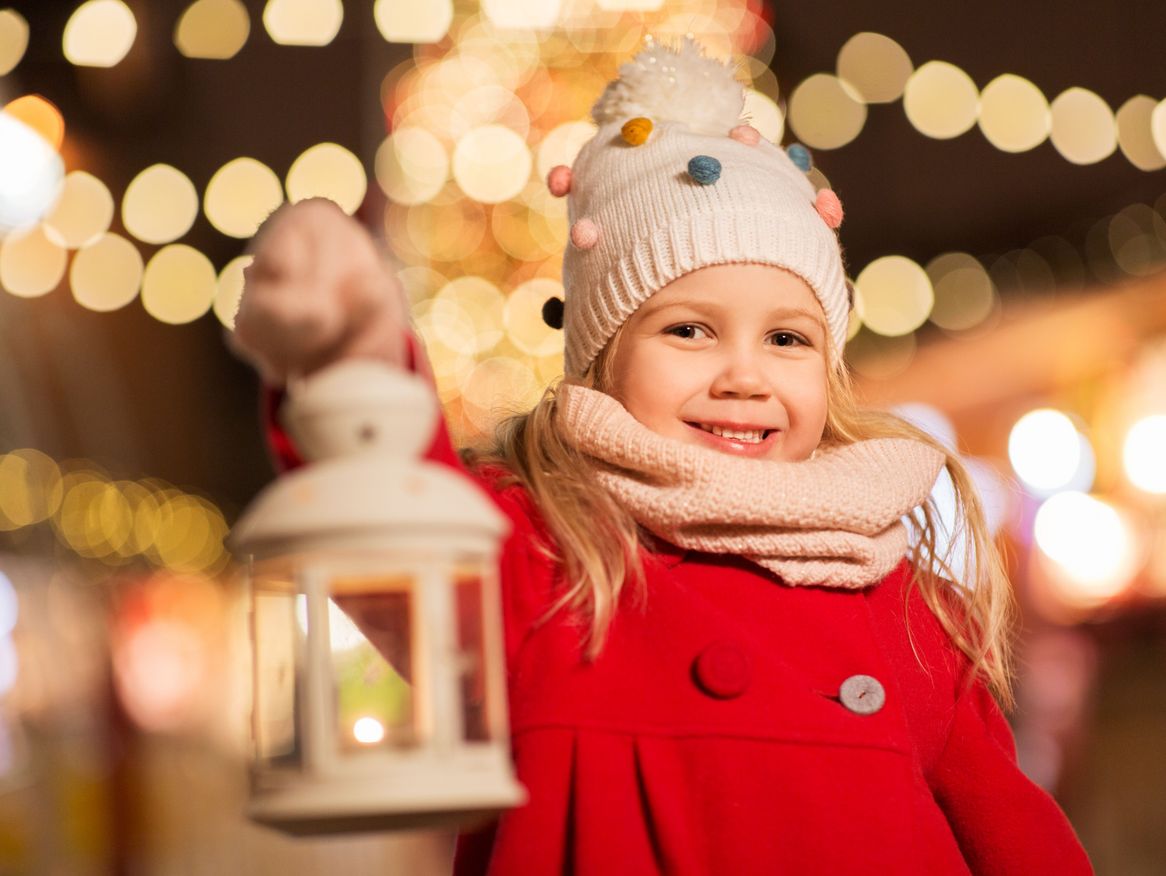 Am St. Martinstag treffen sich Groß und Klein zum gemeinsamen Laternenumzug auf dem Alten Markt in Stralsund.
