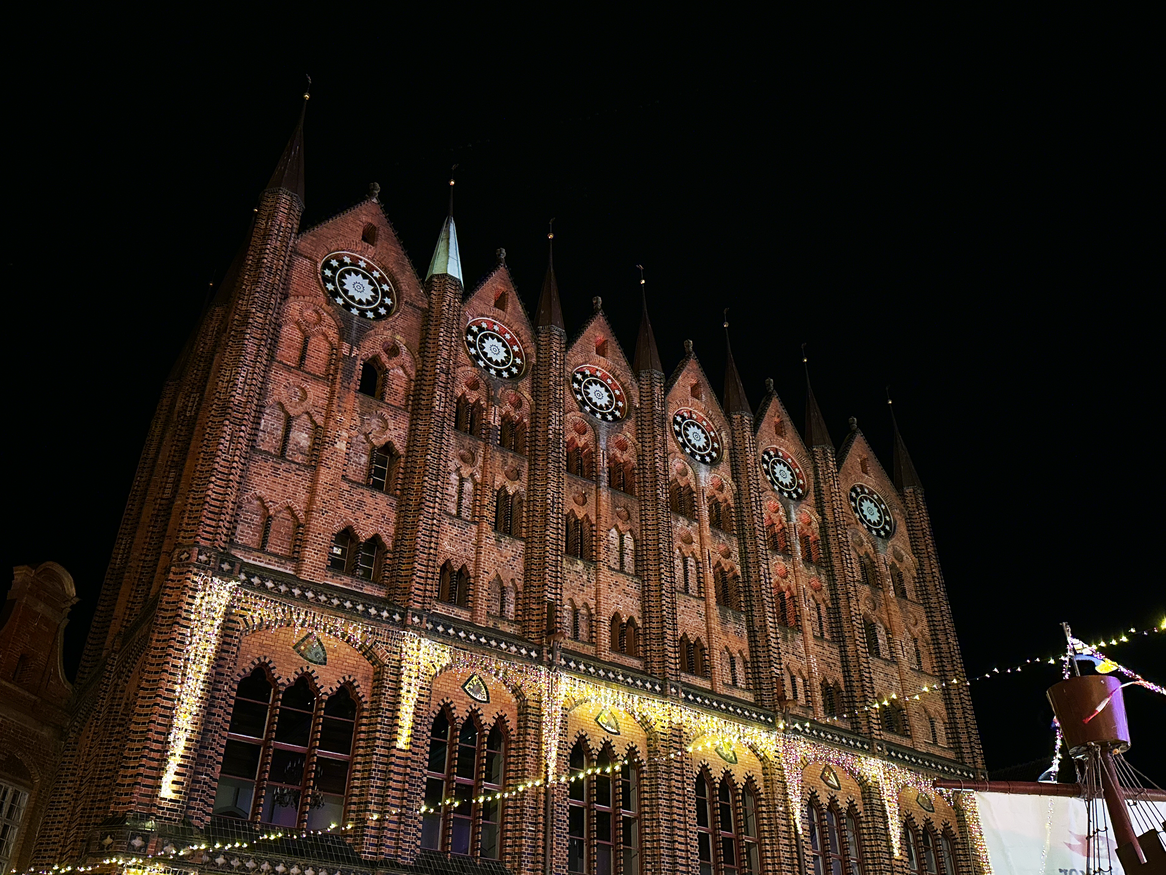 Rathaus Stralsund in festlichem Glanz