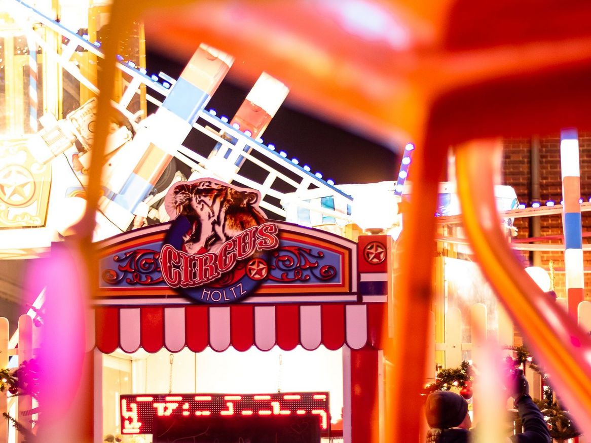 Stralsunder Weihnachtsmarkt - Weihnachtsrummel auf dem Neuen Markt in Stralsund