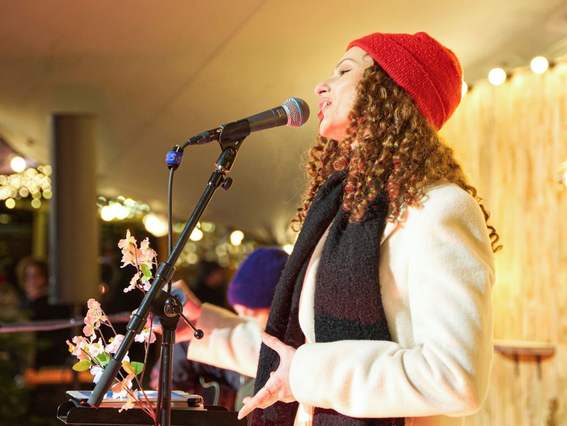 Während der Adventszeit bietet das Kulturzelt auf dem Alten Markt kostenfreie Konzerte und Lesungen an.